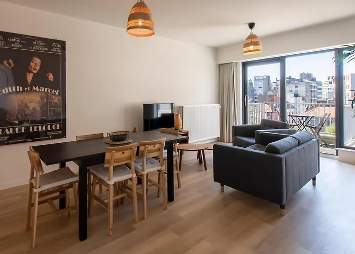 Apartment With Scenic View